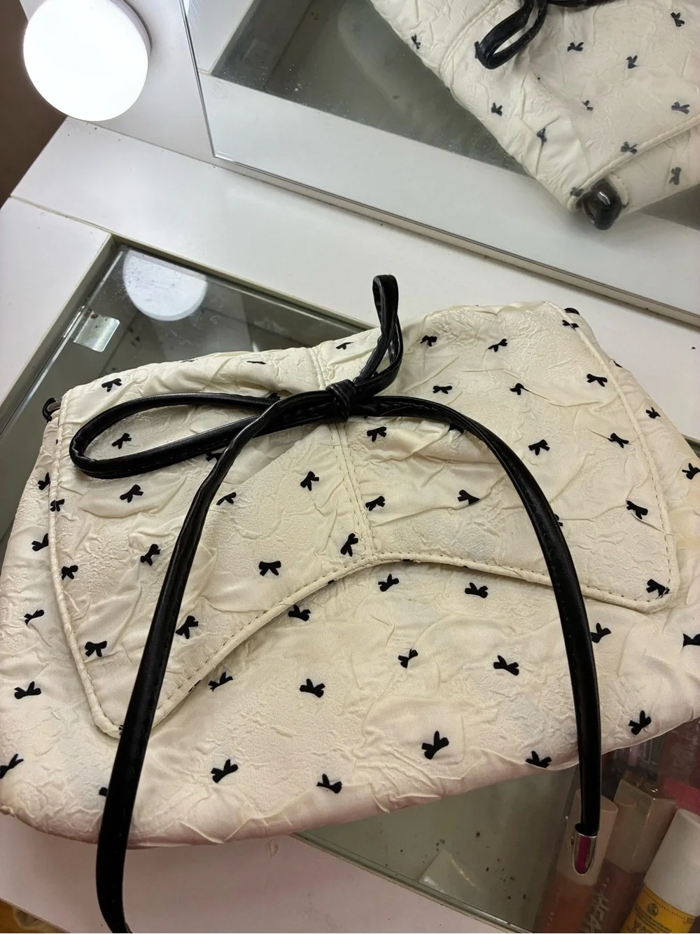 Brand new bow purse